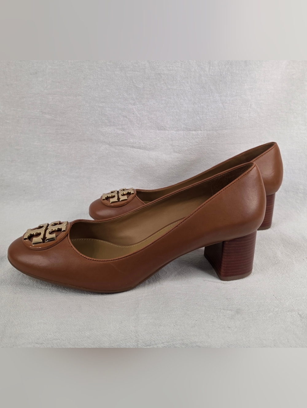 Tory Burch Tan Leather Gigi Block Heel Pumps Gold Double T Logo Size 9.5 - Picture 2 of 10